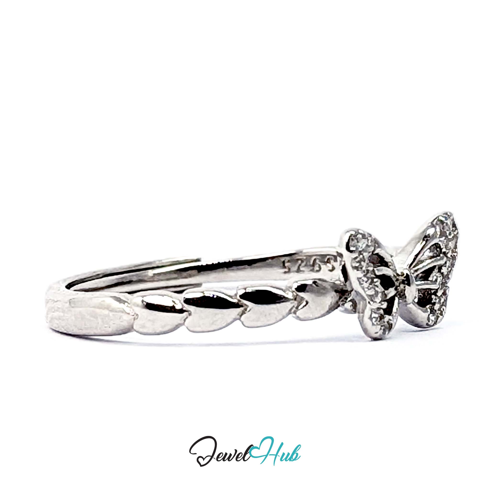 Close view of the overlapping scalloped sections of the silver band