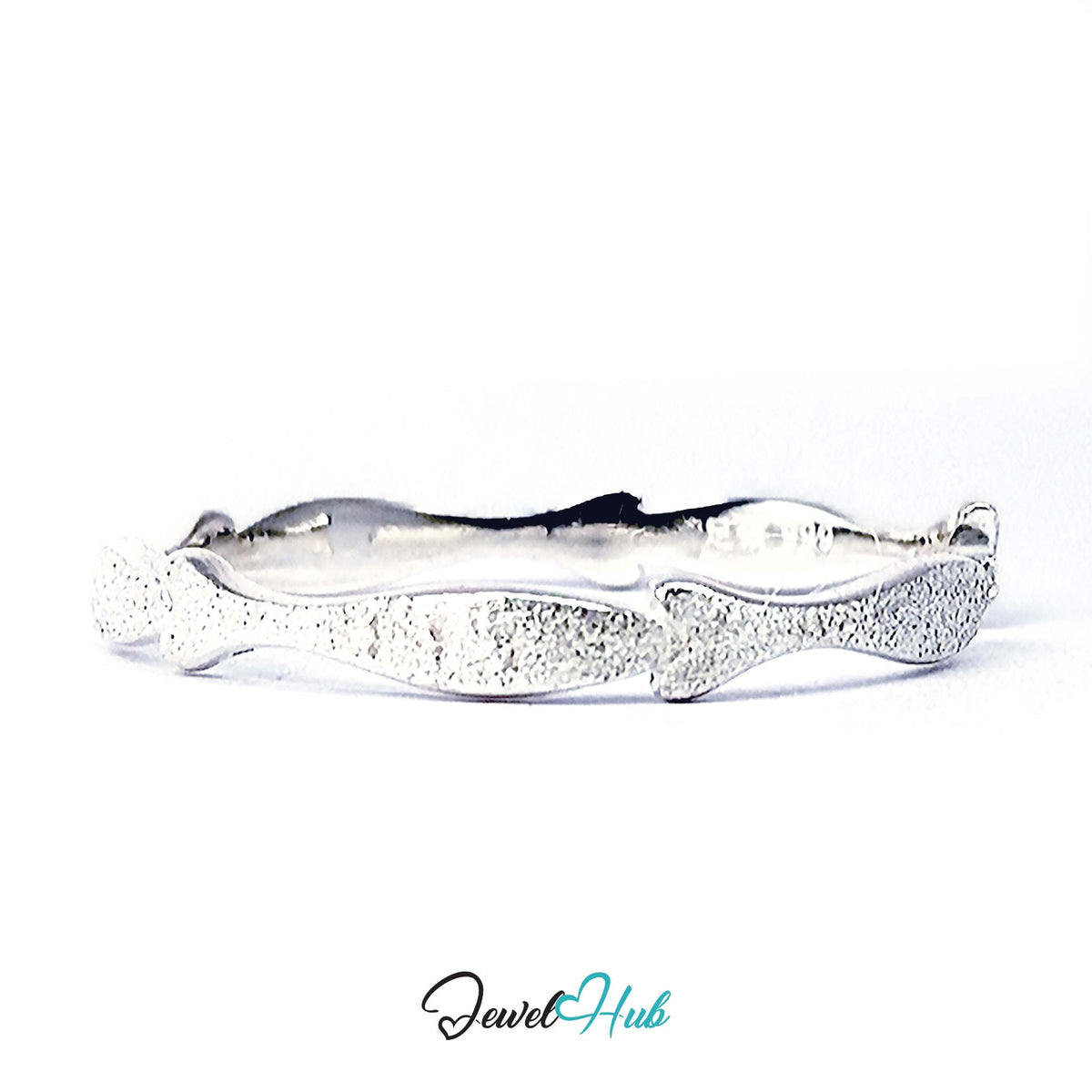 Side view of the five fish band, polished and frosted fish alternating - JewelHub