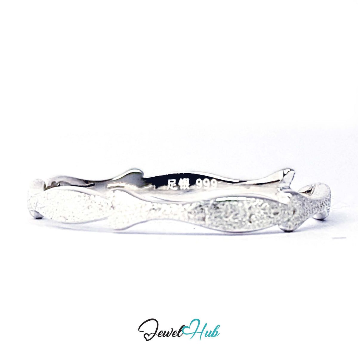 Close view of the band with the 足銀 999 fine silver stamp visible inside - JewelHub
