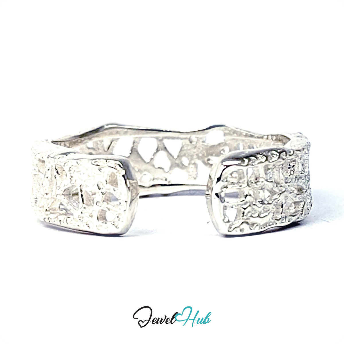 Open back of the adjustable openwork band, showing the squared ends - JewelHub