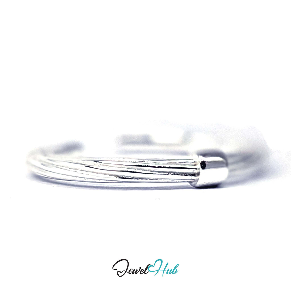 Close view of the polished collar holding the rope strands together - JewelHub