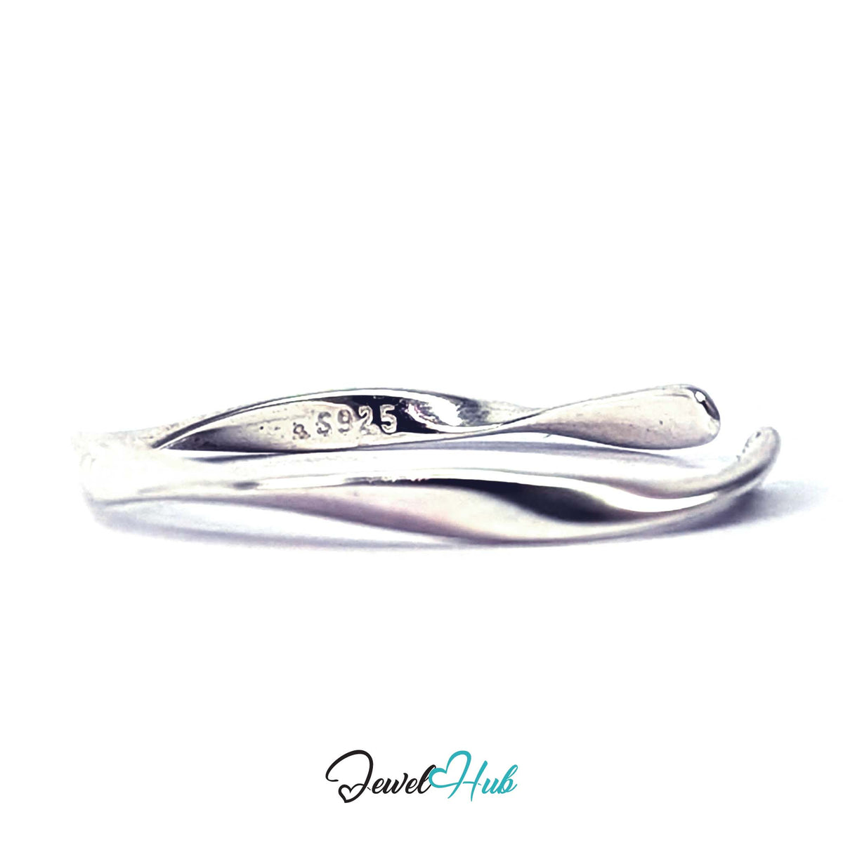Close view of the polished twist running round the sterling silver band - JewelHub