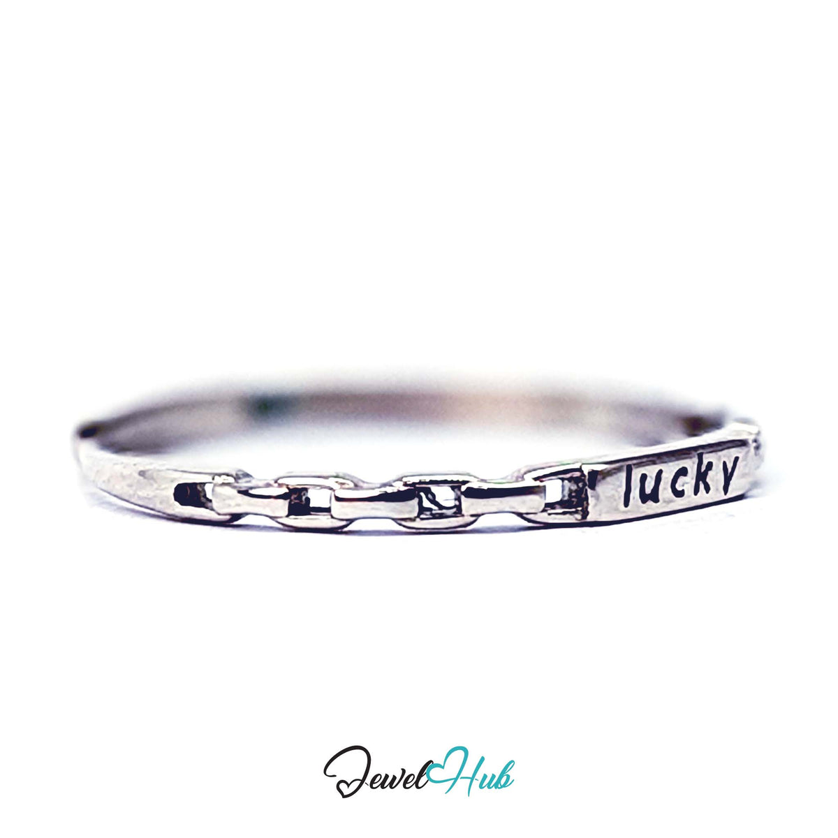 The word lucky engraved and oxidised on the small flat plate - JewelHub