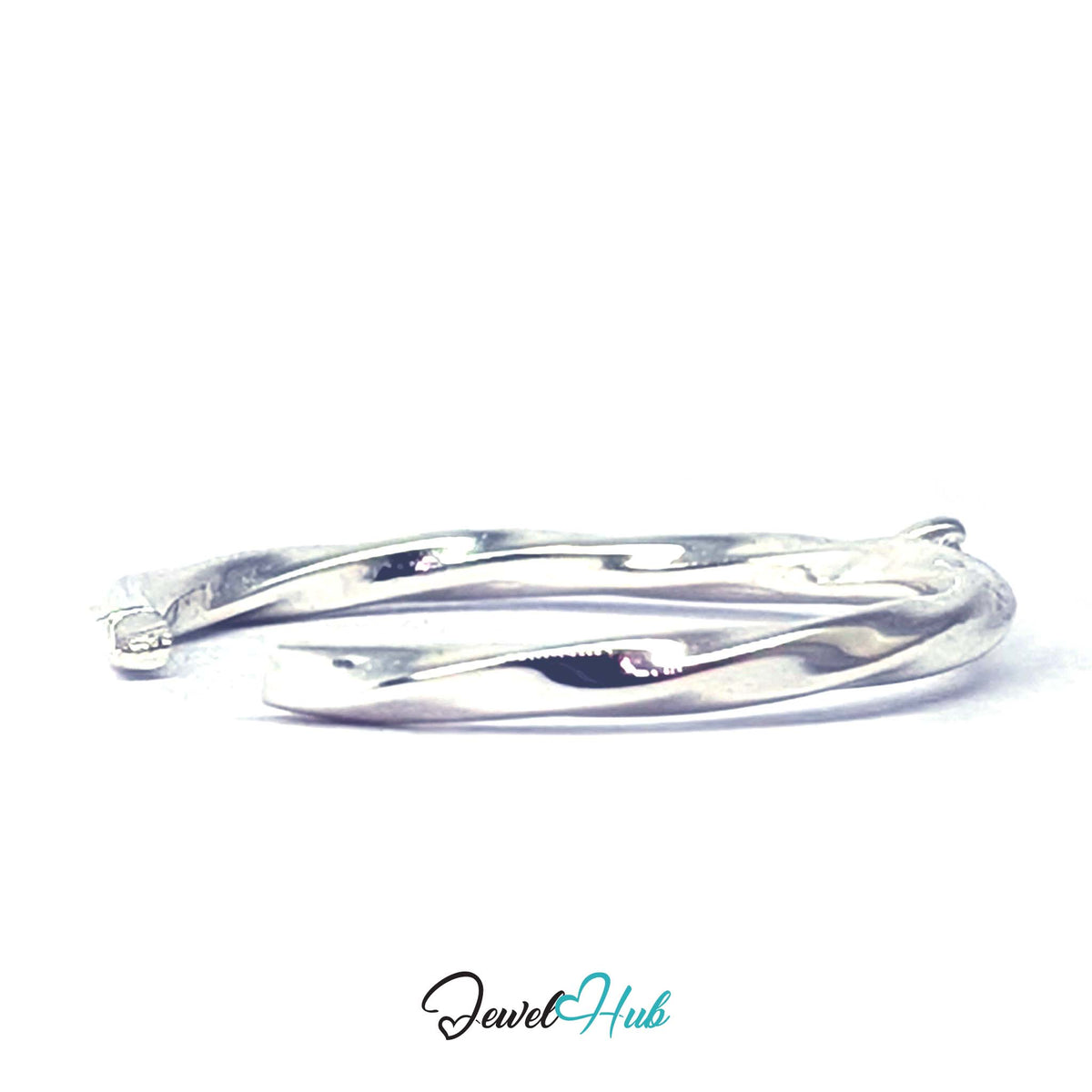 Rear view of the twisted band behind the set stone - JewelHub