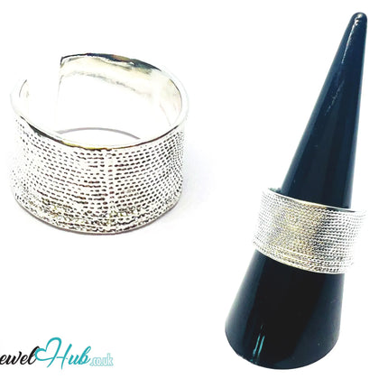 925 Silver Ring (Hallmarked) Dotted Crest · UK O-P-Q · US 7.5–8.5 · 7.80g CA