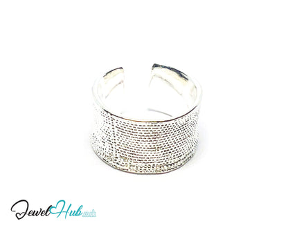 925 Silver Ring (Hallmarked) Dotted Crest · UK O-P-Q · US 7.5–8.5 · 7.80g