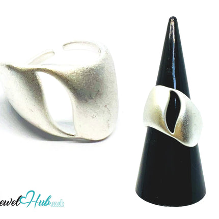 925 Silver Ring (Hallmarked) Matte Asymmetrical Band · UK N-O-P · US 7–8.5 · 5.54g CA