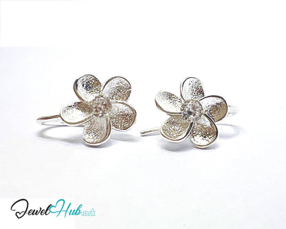 Crystal Bloom – 925 Sterling Silver Flower Stud Earrings (3.12g)