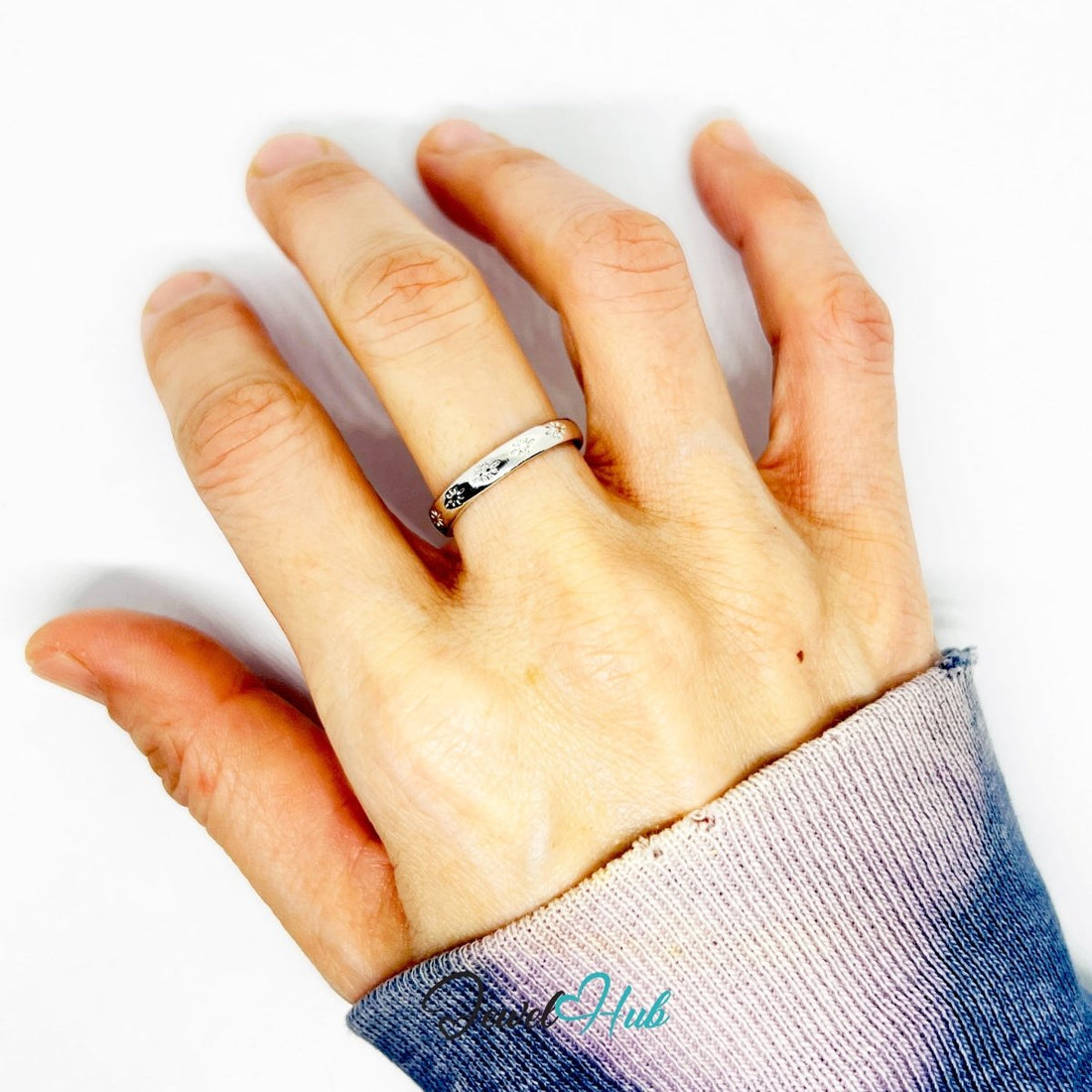 Floral Engraved Band Ring | Silver‑Tone Zinc Alloy Botanical Design - JewelHub.co.uk