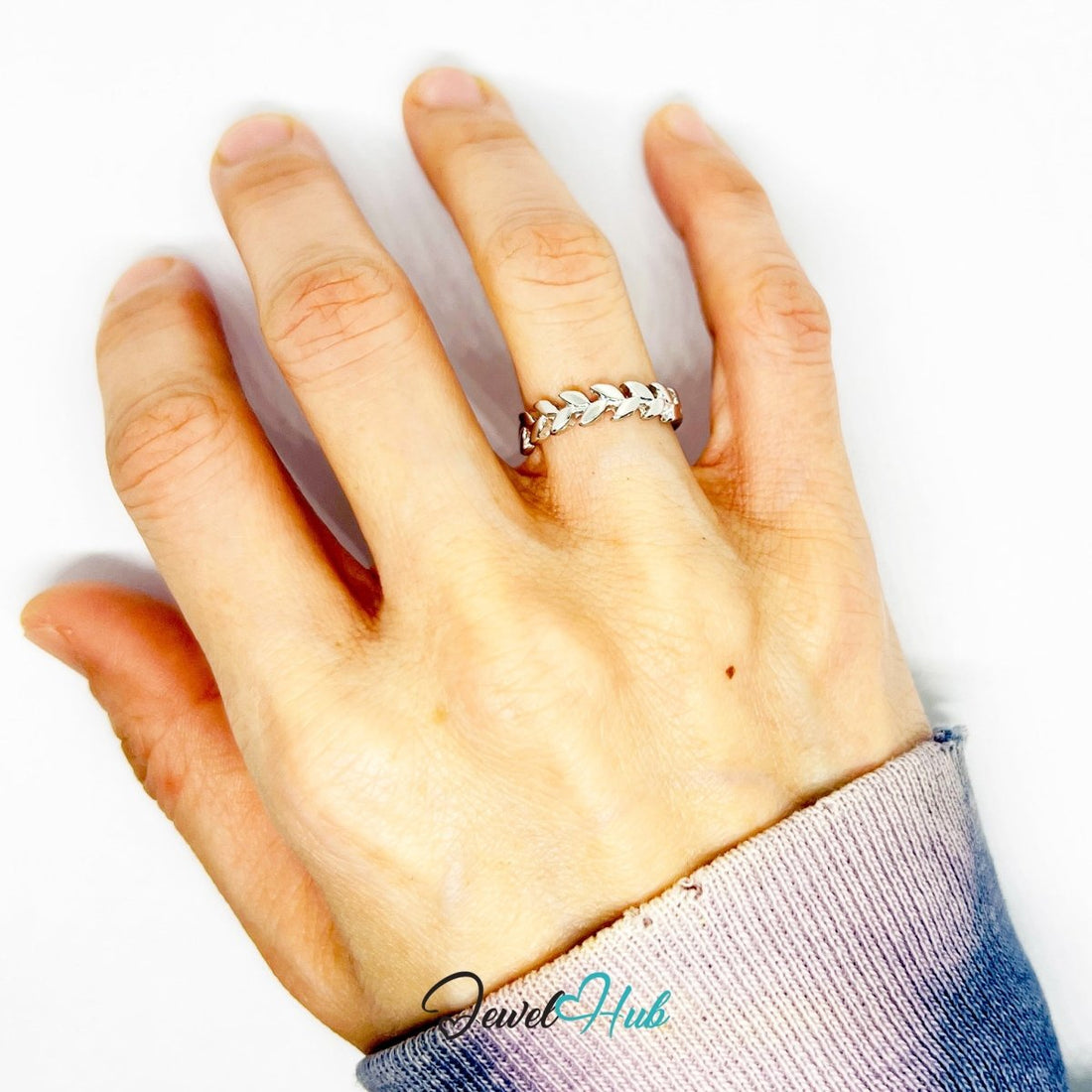 Leaf Engraved Band Ring | Silver‑Tone Zinc Alloy Botanical Design - JewelHub.co.uk