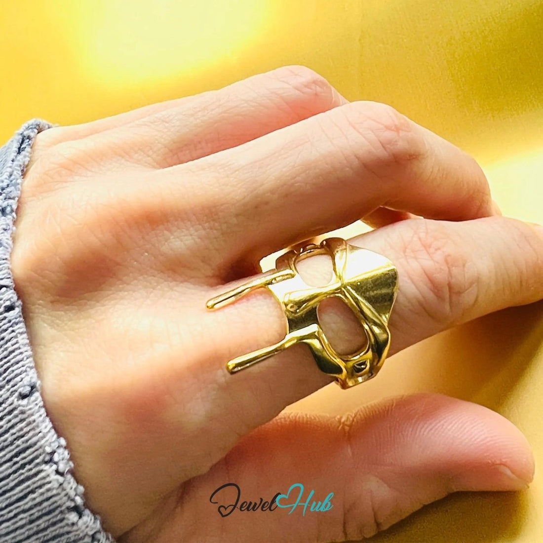 MaskForm Stainless Steel Gold Ring with Adjustable QRS Fit . Mask Expressiveness - JewelHub.co.uk