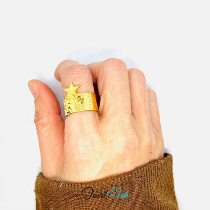 MiniCharm Ring – Gold - Toned 304 Stainless Steel with Big Star Charm - JewelHub.co.uk
