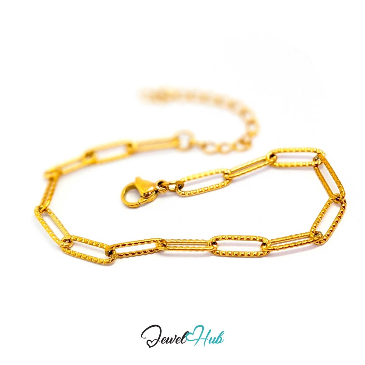 Close view of the milled ridge pattern cut into each 4x12mm gold paperclip link - JewelHub