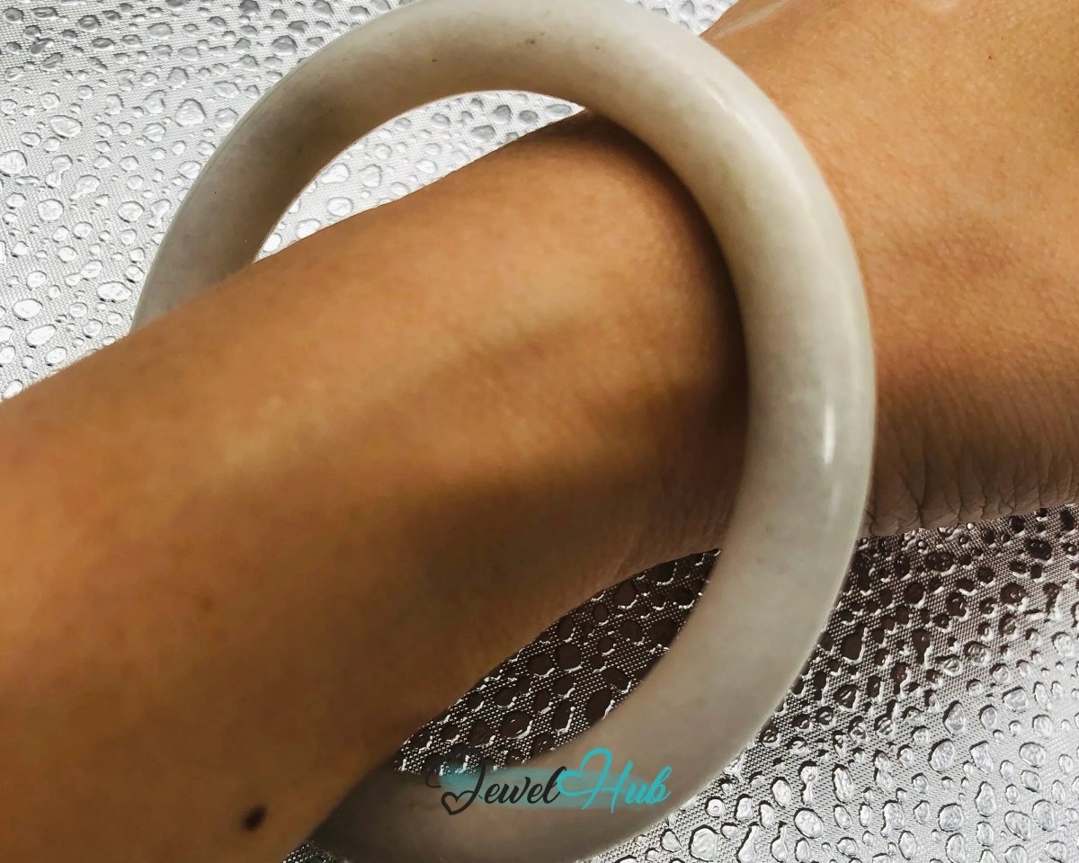 Peaceflow · White Nephrite Jade Bracelet · Calming Gift for Energy Balance and Inner Stillness - JewelHub.co.uk