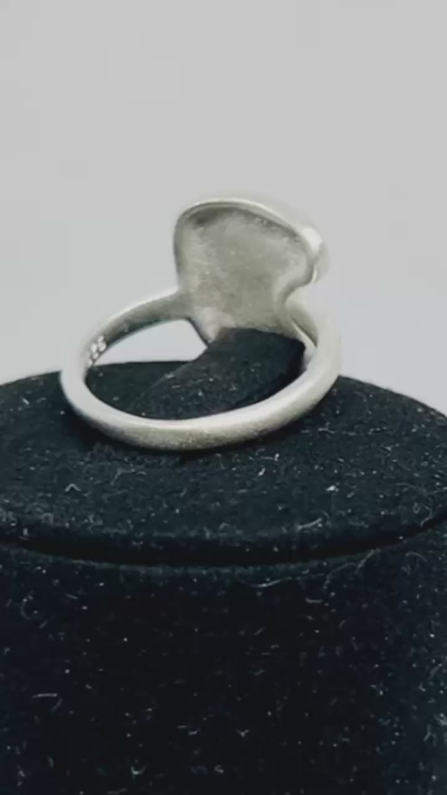 925 Silver Ring (Hallmarked) Abstract Face · UK M-N-O · US 6.5–8 · 3.68g