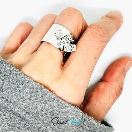 Stainless Steel Charm Ring with Leaf Pendant – Adjustable MNOPQ Fit - JewelHub.co.uk